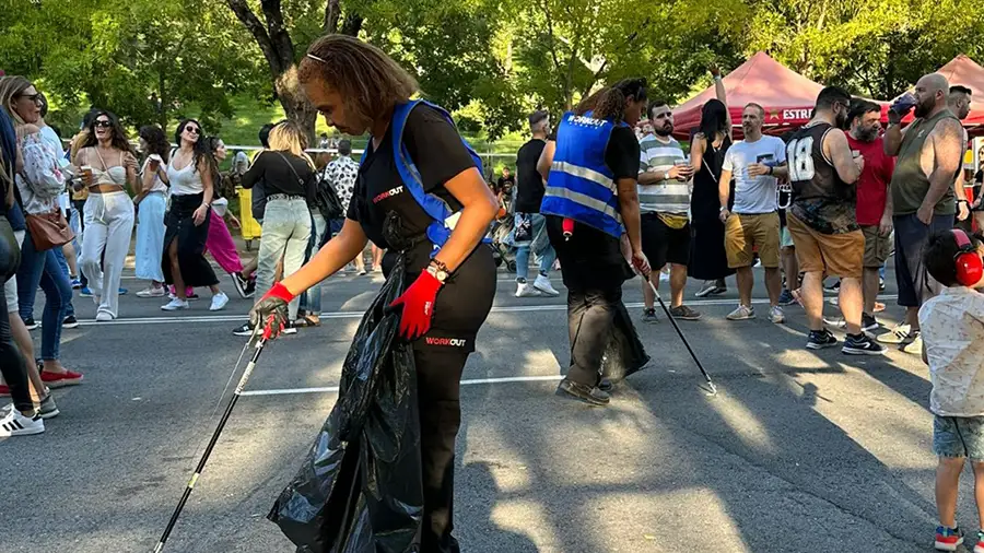 trabajar en la limpieza de festivales