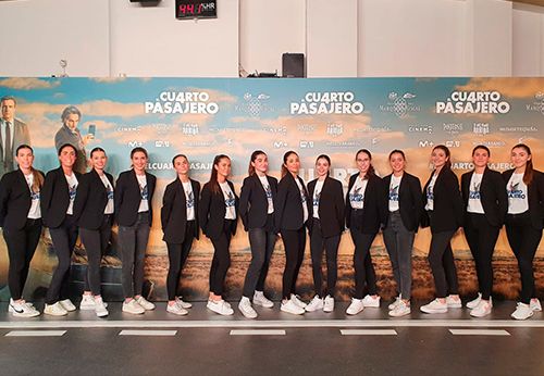 Azafatas en la premier de El Cuarto Pasajero en Madrid