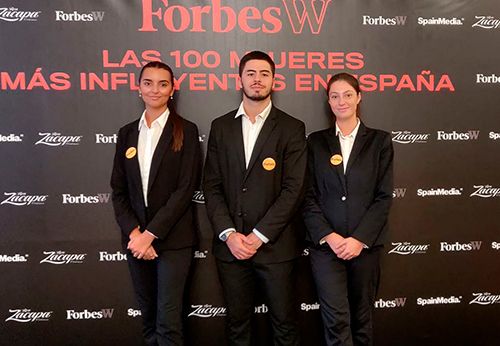 Azafatos en la entrega de premios Forbes