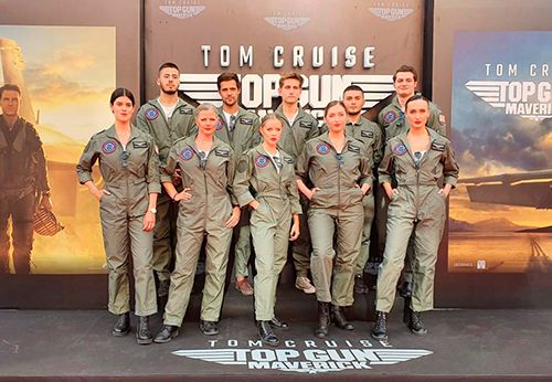 Azafatos Workout en la premier de Top Gun Madrid