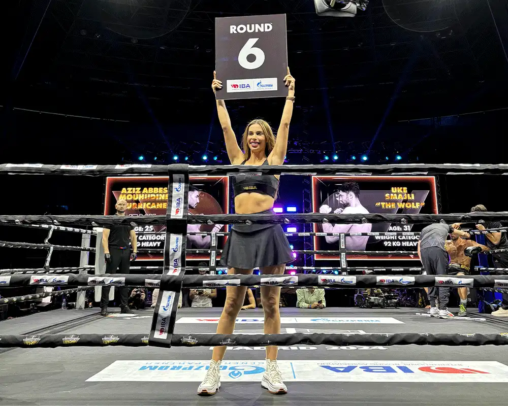 azafata modelo evento boxeo