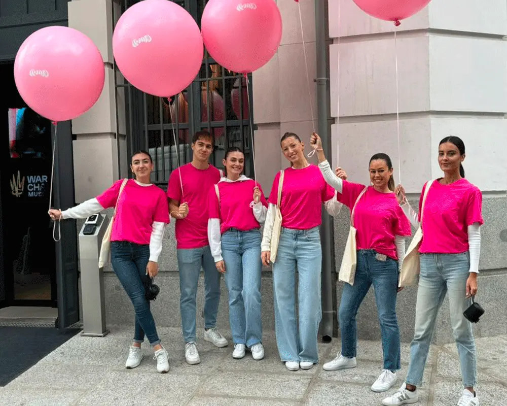 azafatas street marketing lanzamiento cancion