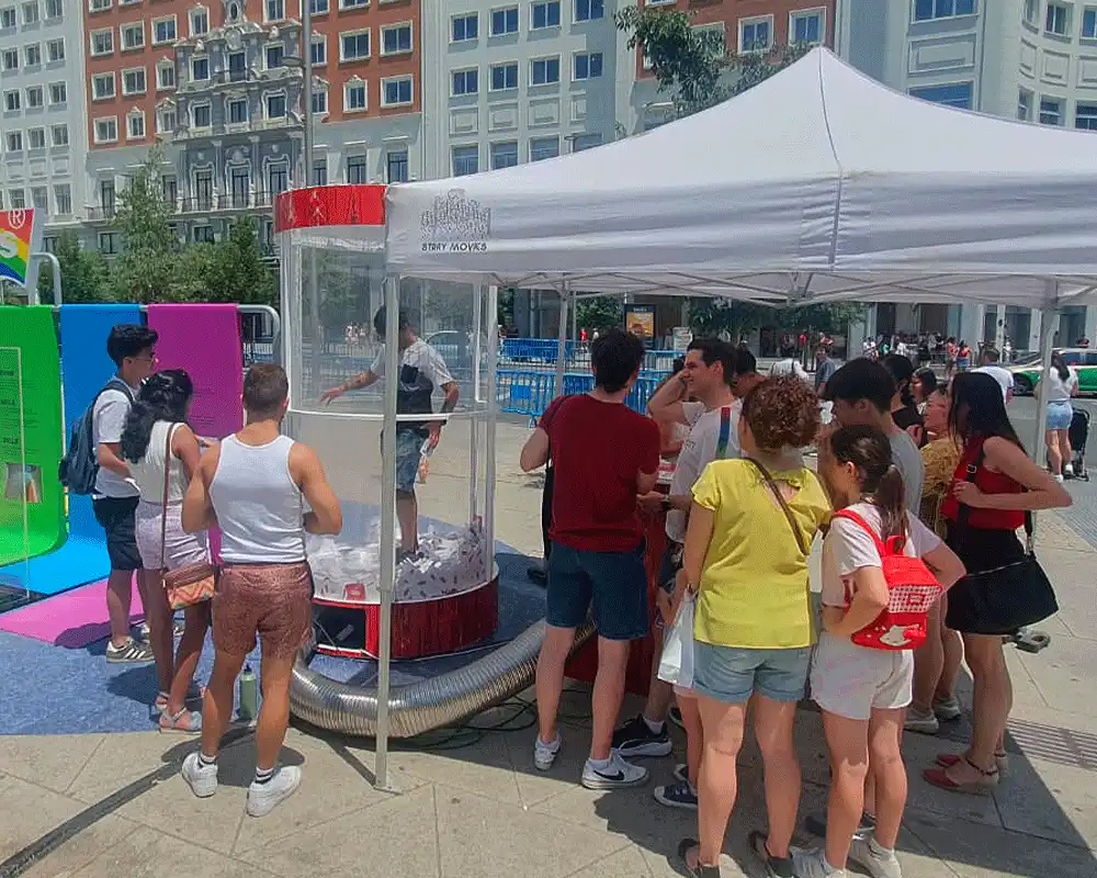 azafatas-street-marketing-plaza-espana-madrid