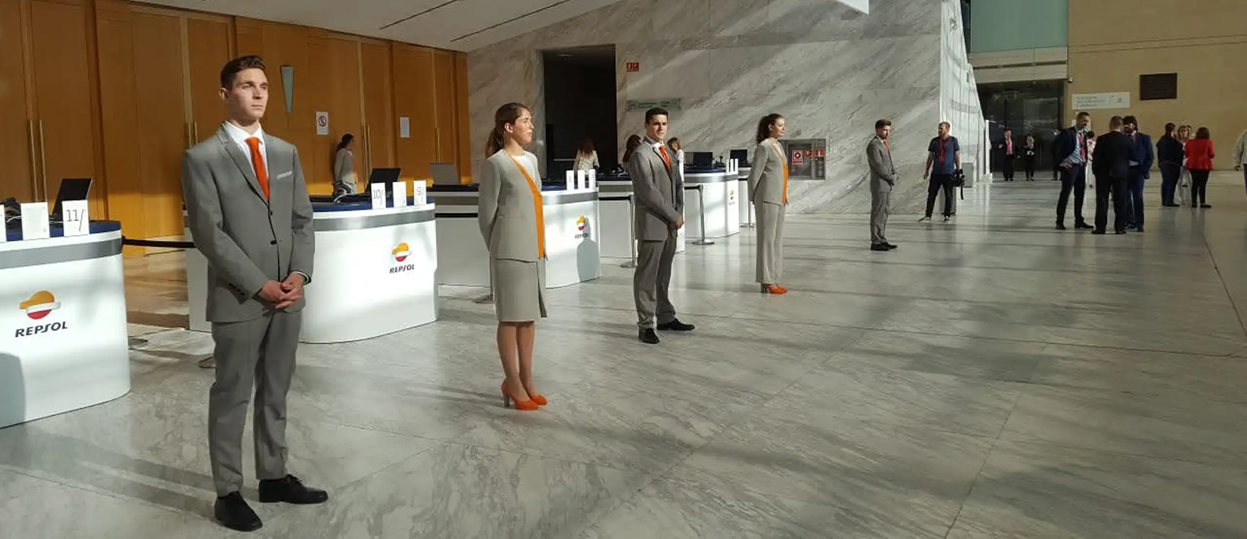 azafatas-eventos-corporativos-repsol