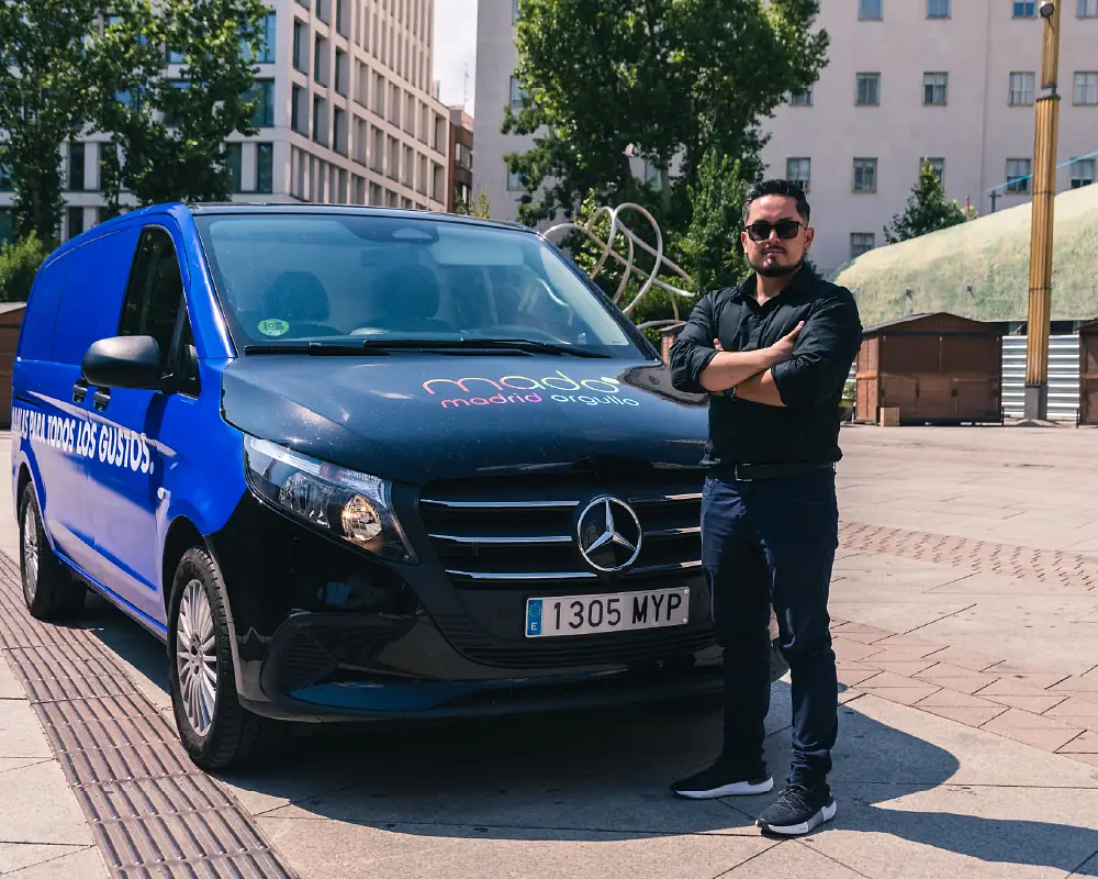 Conductor chofer de eventos furgoneta mercedes