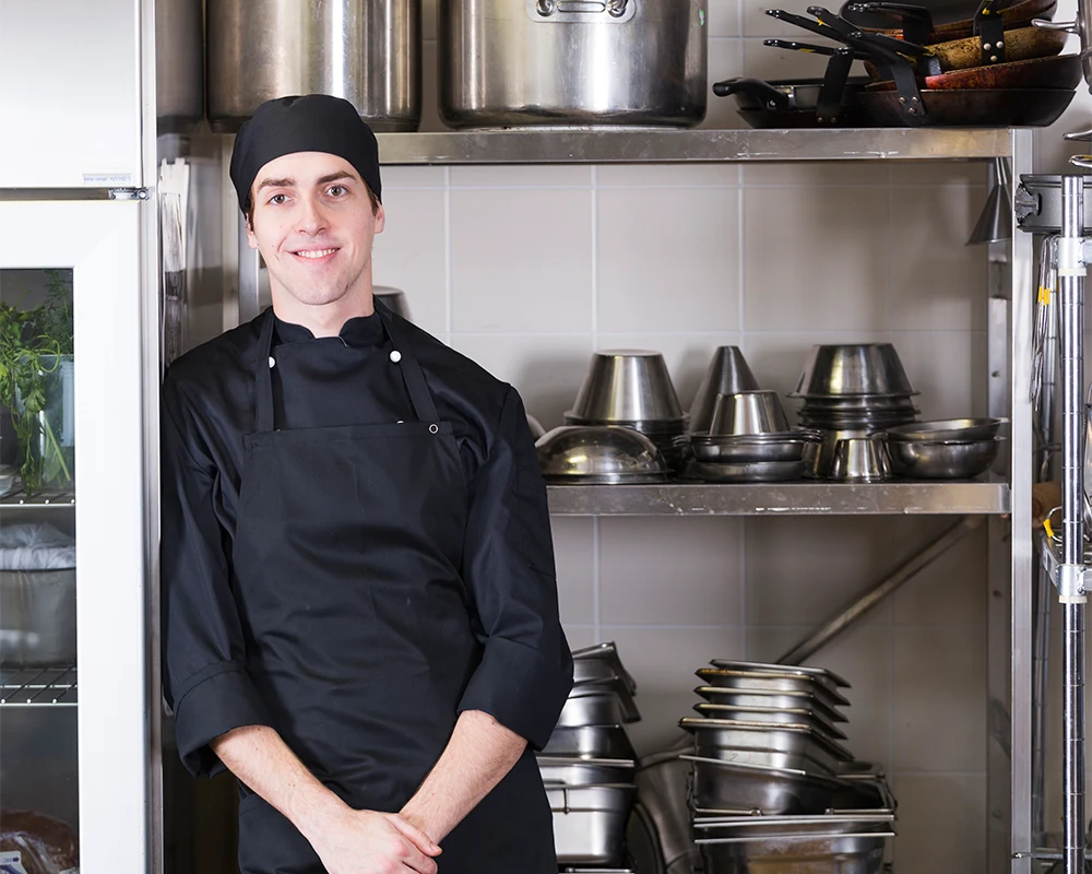 ayudante cocina workout posando