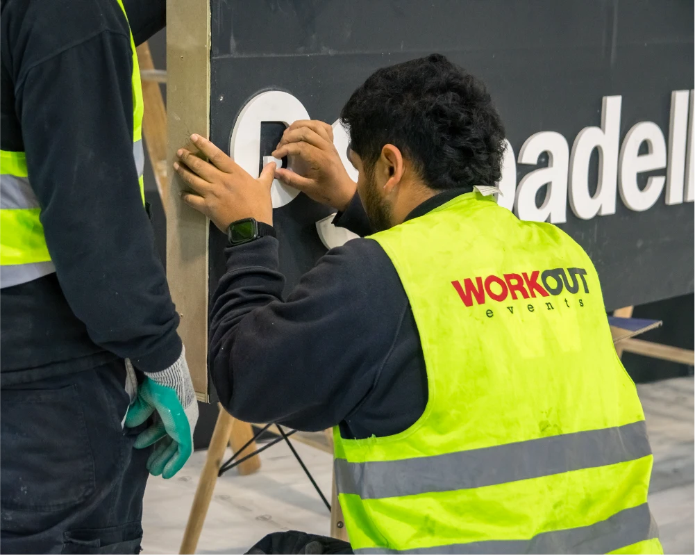 fitador steht auf der Messe fitur und platziert das Logo