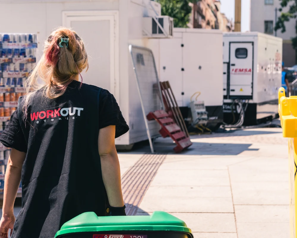 Workout cleaning staff in concert