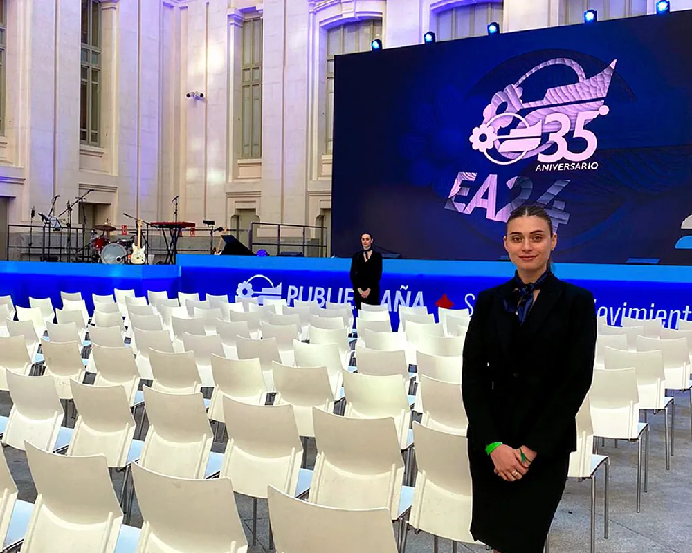Acomodadores para eventos trabajando