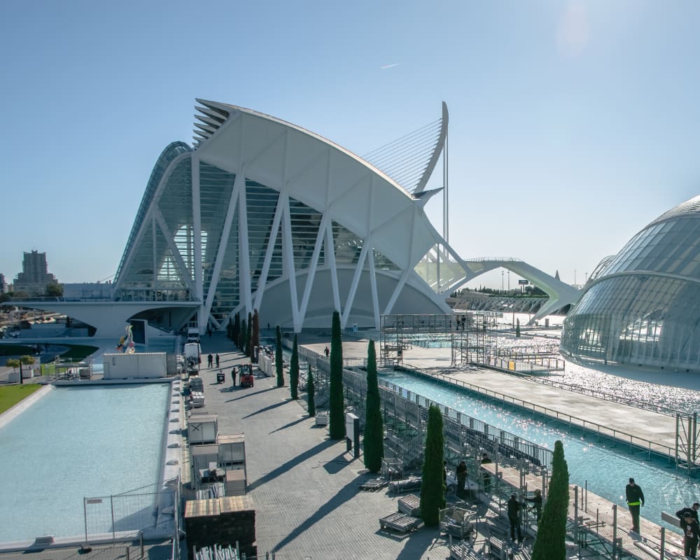 azafatas ciudad de las artes