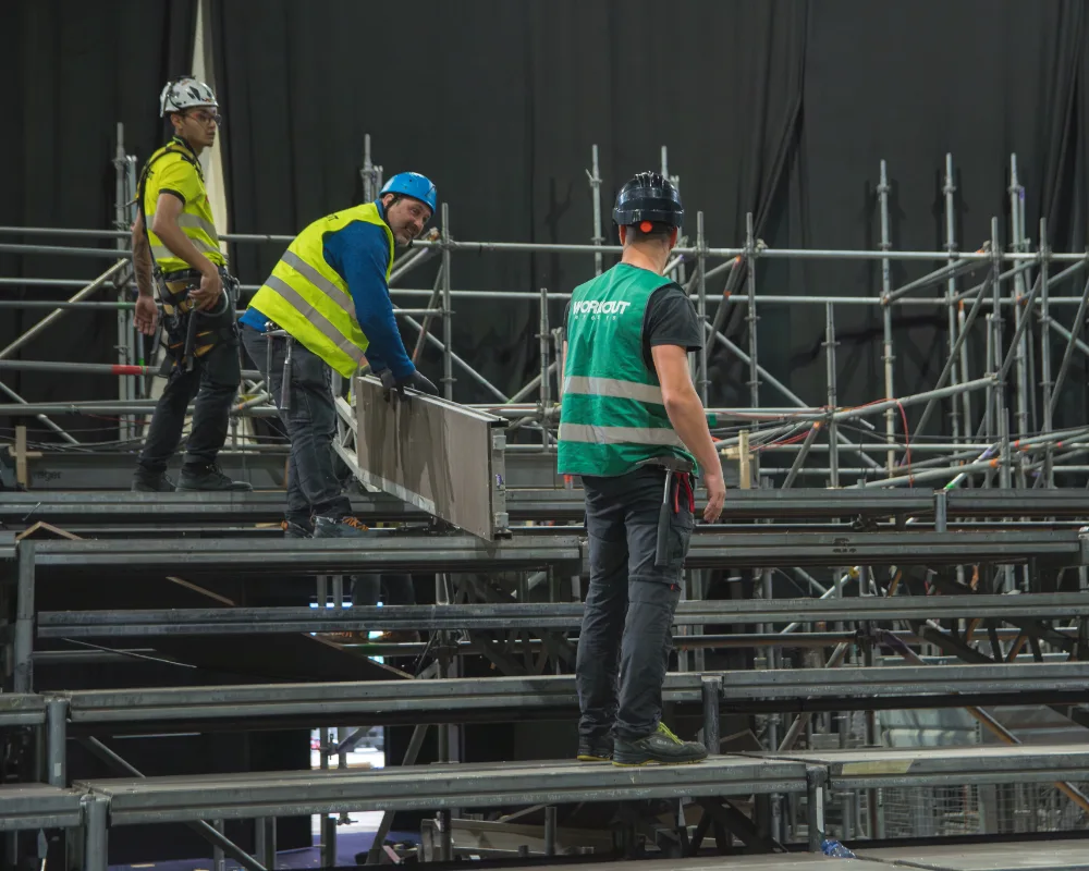 assembly personnel for pallets