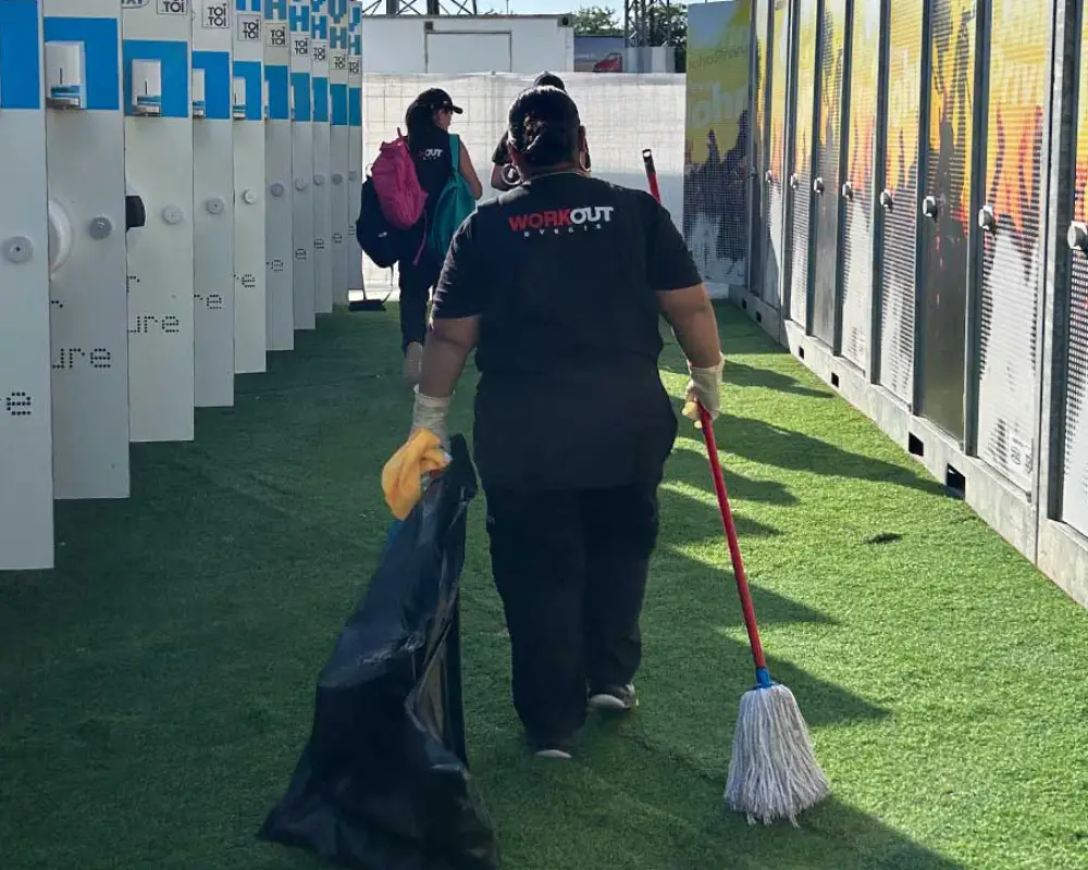 personal de limpieza para festivales